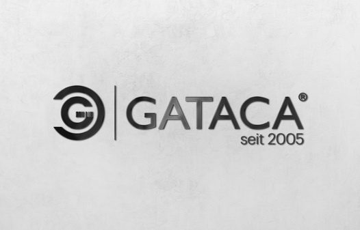 3D Logo von GATACA in Schwarz auf einer Betonwand