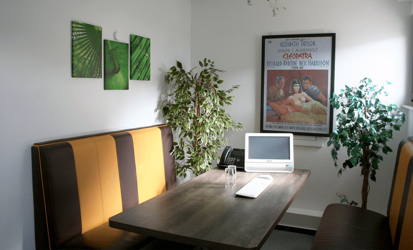 Besprechungszimmer, angelehnt an ein amerikanisches Diner