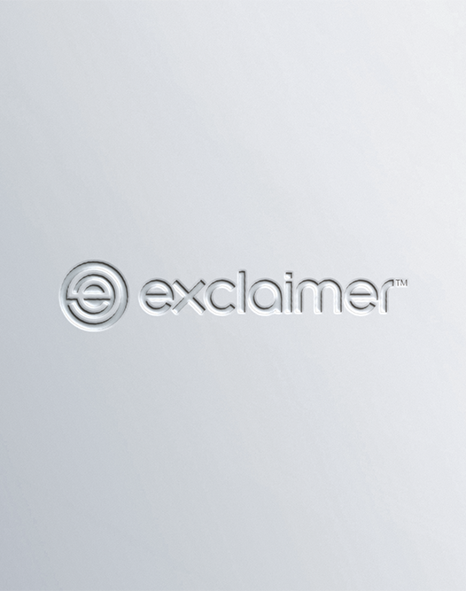 Grauer Hintergrund mir eingestanzten Logo von Exclaimer