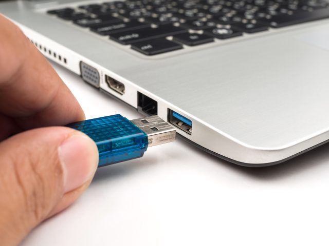 Vorsicht vor gefälschten USB-Sticks und Datenträgern: Schützen Sie Ihre Daten!